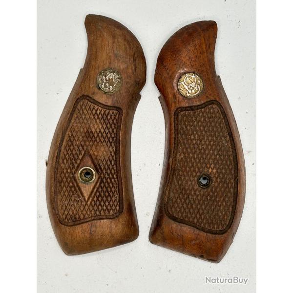 PAIRE DE PLAQUETTES ORIGINALES DE REVOLVER SMITH & WESSON K/L - 38 SP