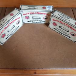 Lot de 59 cartouches manufactur&eacute;es par "BLACK HILLS"-- made in USA-- calibre .38-55 WIN.