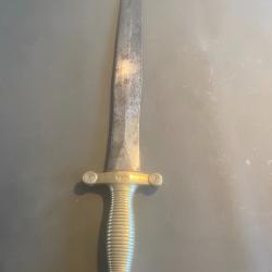 un glaive dat&eacute; 1832 fourbisseur Thiebalt
