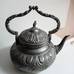 theiere en &eacute;tain 95 % XIX&egrave;me hauteur 22 cm x 23 cm