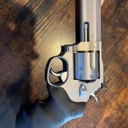 Revolver TAURUS mod&egrave;le 627 "Tracker" gen 2. 357 magnum / 38 sp&eacute;cial