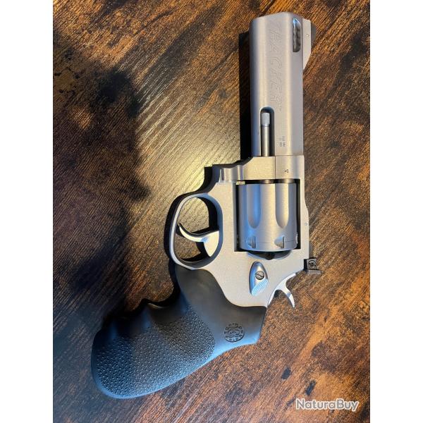 Revolver TAURUS mod�le 627 "Tracker" gen 2. 357 magnum / 38 sp�cial