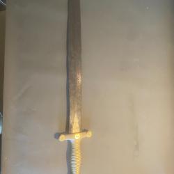 un glaive &eacute;poque autour de 1830 garde &agrave; 26 cannelures en laiton