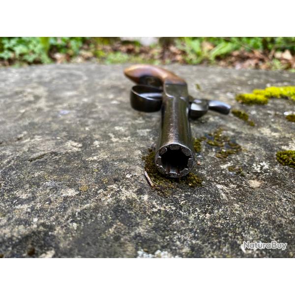 Pistolet de voyage � percussion.