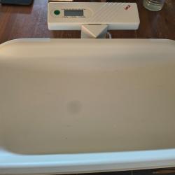 p&egrave;se b&eacute;b&eacute; &eacute;volutif id&eacute;al pour pes&eacute; des petits animaux &eacute;tat comme neuf