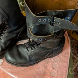 Vends tr&egrave;s belle paire de rangers arm&eacute;e fran&ccedil;aise