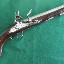 Pistolet pr&eacute;r&eacute;glementaite type 1733 de P.Girard &agrave; St Etienne