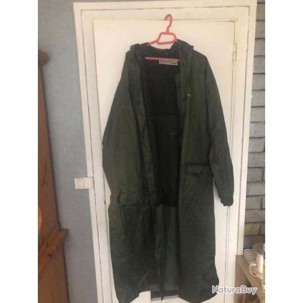 VESTE DE pluie longue avec capuche,  taille 3xl neuf kaki pas d utilise