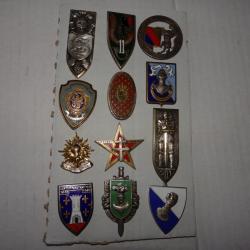 petit lot d'insignes cavalerie a petits prix