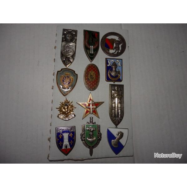 petit lot d'insignes cavalerie a petits prix