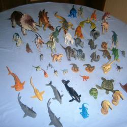 Jouets : Lot de 50 animaux 36 animaux pr&eacute;historique et 14 poissons diverses hauteurs: de 4 &agrave; 12cm