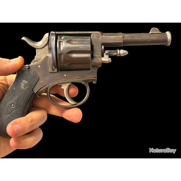 superbe revolver � 9 coups calibre 8 mm 1892.