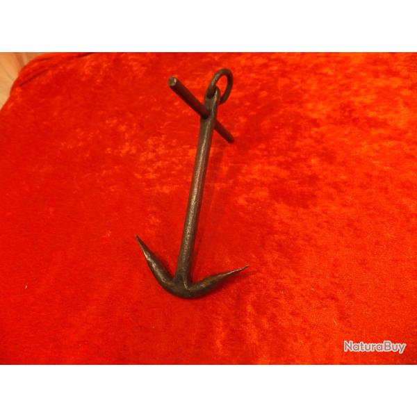 Jolie ancre de Marine  en acier