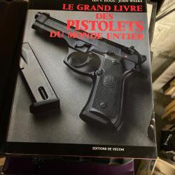 Le grand livre des pistolets du monde entier
