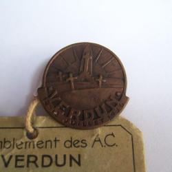 insigne + carte  poilus ancien combattant VERDUN LOIRET  45 rassemblement des  A C WW1 14 - 18 poilu
