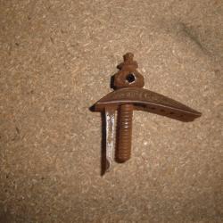 PIECES DETACHEES DE FUSIL A SILEX, SERRE-PIERRE ET SA VIS