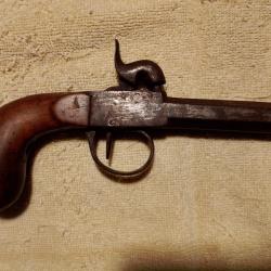 Pistolet de voyage de poche a un coup a poudre noire..bon &eacute;tat g&eacute;n&eacute;ral et fonctionnel..fin 18e
