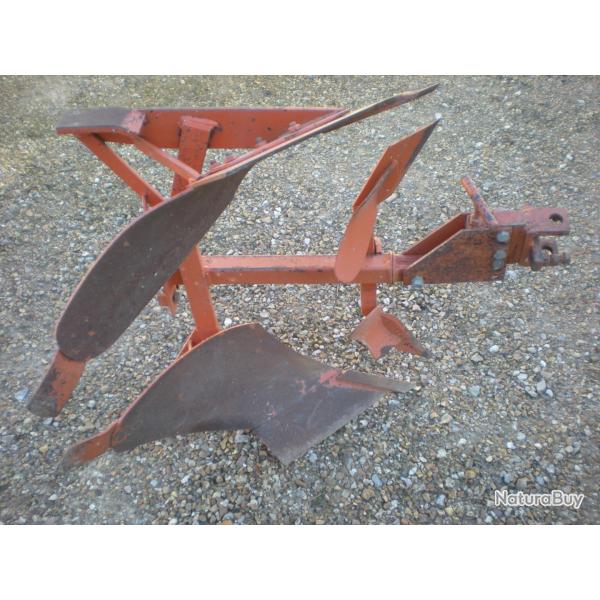 Charrue r�versible pour motoculteur