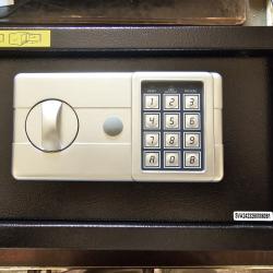 Coffre serrure &agrave; code pour arme de poing ou autre NEUF Mise &agrave; Prix 1� sans r&eacute;serve