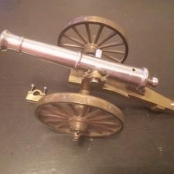 Maquette canon mod&egrave;le r&eacute;duit poudre noire avec canon ray&eacute;