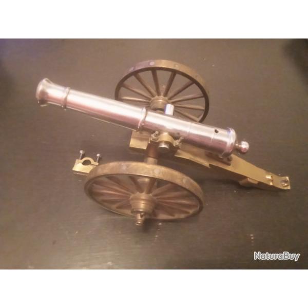 Maquette canon mod�le r�duit poudre noire avec canon ray�