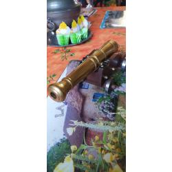 Gros canon de bord&eacute; a poudre noire