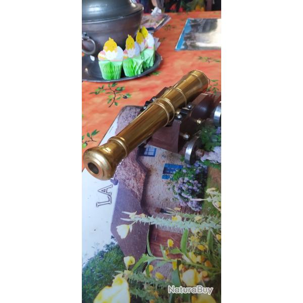 Gros canon de bord� a poudre noire