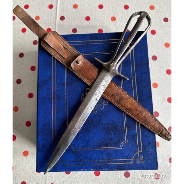 DAGUE FRAN�AISE T�TE SERPENT GRAV�E ET SIGNATURE DE H.CAUXHESDIN  NETTOYEUR DE TRANCH�E 1914-15-16