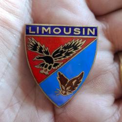INSIGNE ESCADRON CHASSE 4 / 7 LIMOUSIN ( DOM - PATTES RABATTABLES )
