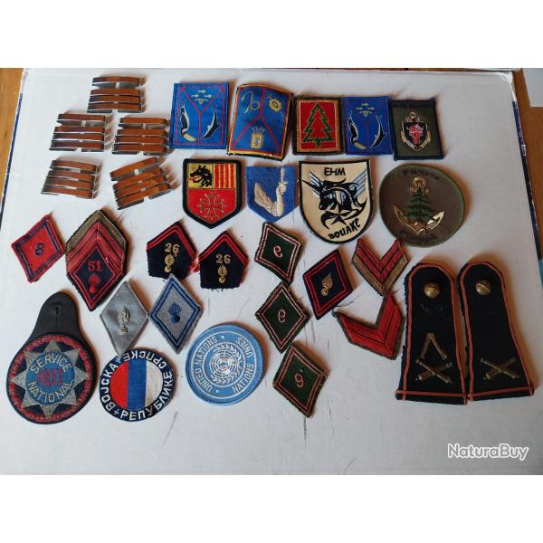 LOT D INSIGNES MILITAIRES EN TISSUS