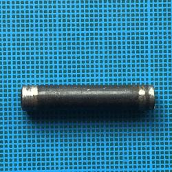 Diana 25: gros rivet de retenu du bloc ressort &agrave; l'arri&egrave;re du tube.