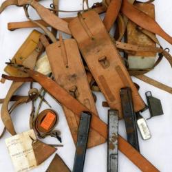 GROS LOT P.M. MAT 49 + ACCESSOIRES + PORTE CHARGEURS + BTB  + BRELAGE + BRETELLES + SANGLES ...