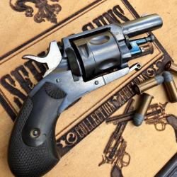 PUPPY POIN&Ccedil;ON POUDRE VIVE .320 proche du neuf, canon et m&eacute;canique excellents.