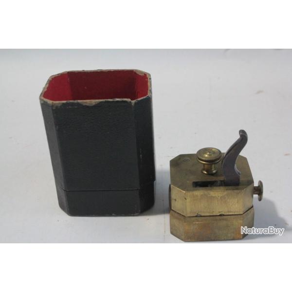 Ancien scarificateur m�dical automatique