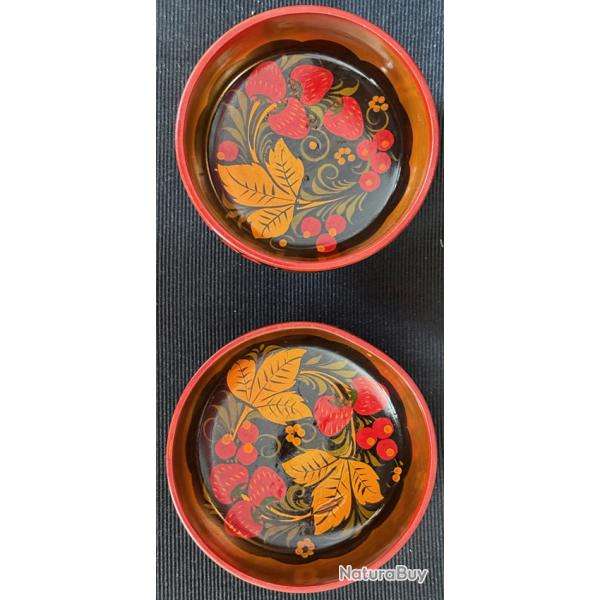 Bols russes en bois peint