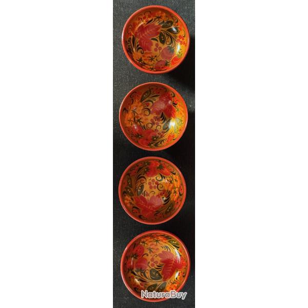 Petits bols russes en bois