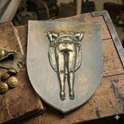 Blason p&eacute;tanque Fanny - Hauteur : 14 cm Largeur : 11 cm avec accroche au dos