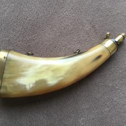 Poire &agrave; poudre en corne 19 &eacute;me siecle.