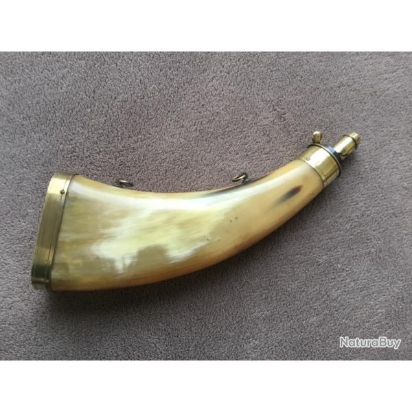 Poire � poudre en corne 19 �me siecle.