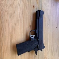 pistolet 1911 Kimber 45 ACP.