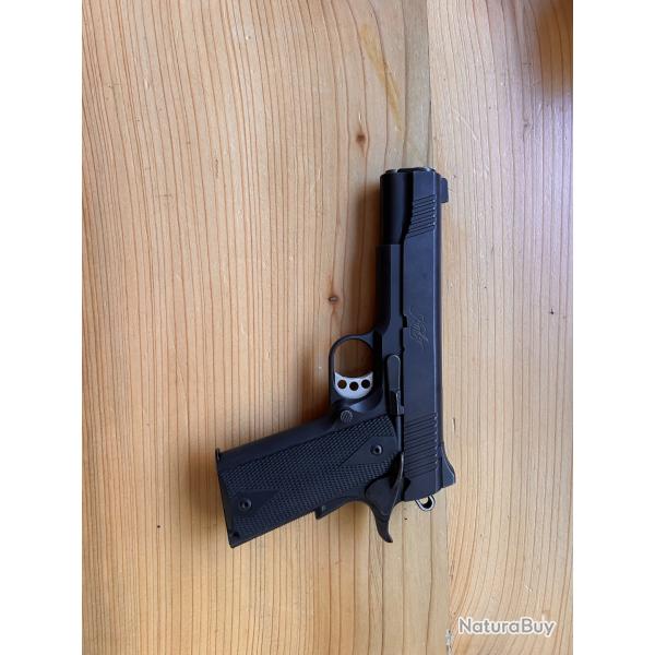 pistolet 1911 Kimber 45 ACP.