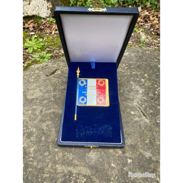 Coffret drapeau �maill� Troupes A�roport�es. R�publique Fran�aise.