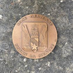 M&eacute;daille de table en bronze. Base A&eacute;rienne 112