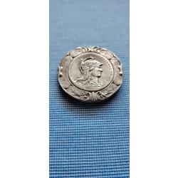 M&eacute;daille unique au monde faite en &eacute;tuis d'obus 1 &egrave;re guerre mondiale par Emilie NAL en 1917