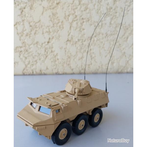 V�hicule militaire VAB N�251 6X6 avec canon