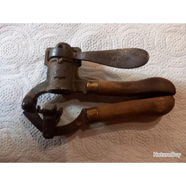 Sertisseur de poches calibre 16.