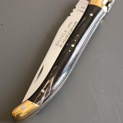 COUTEAU LAGUIOLE CALMELS HORS CONCOURS, manche corne, guilloch&eacute;, jamais servi.