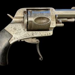 revolver calibre 320 &agrave; chien repliable.