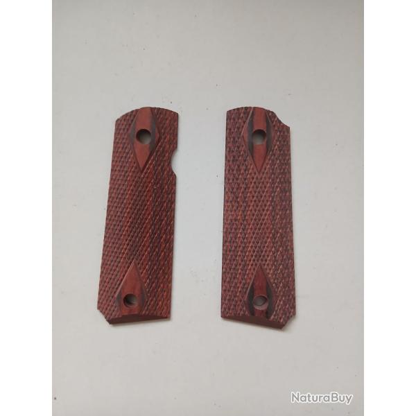 plaquettes 1911 bois rouge ( le colt n'est � vendre ! )