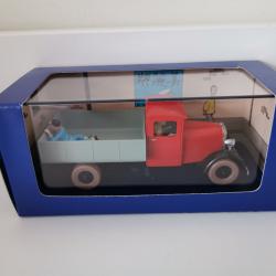 Le camion rouge du Lotus Bleu Tintin Moulinsart 1/43 neuf